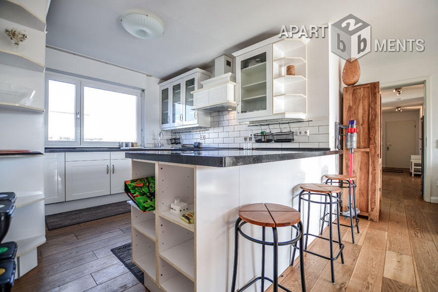 Furnished 4-room apartment with 2 bathrooms and balcony in Cologne-Nippes