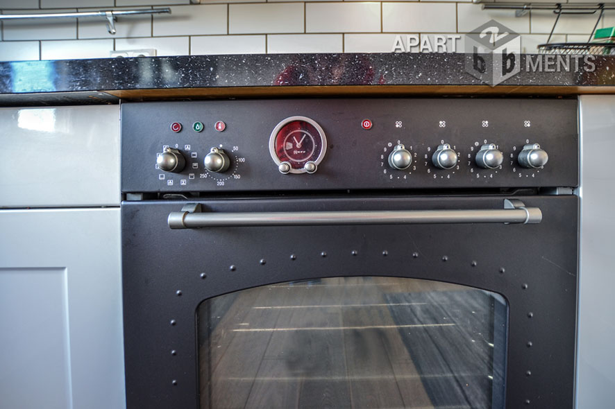 Furnished 4-room apartment with 2 bathrooms and balcony in Cologne-Nippes