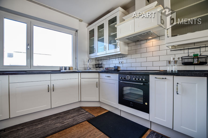 Furnished 4-room apartment with 2 bathrooms and balcony in Cologne-Nippes