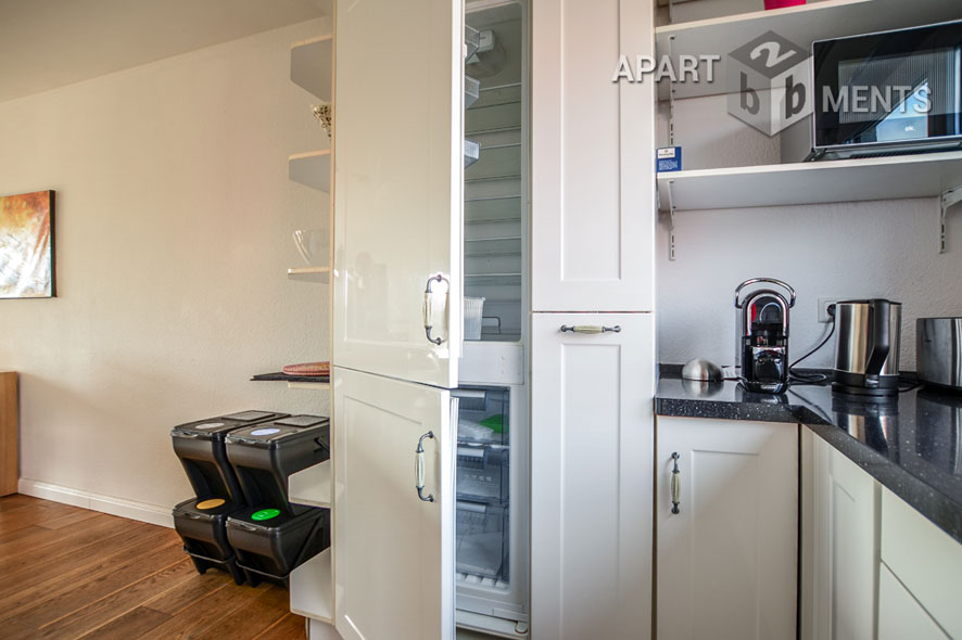 Furnished 4-room apartment with 2 bathrooms and balcony in Cologne-Nippes