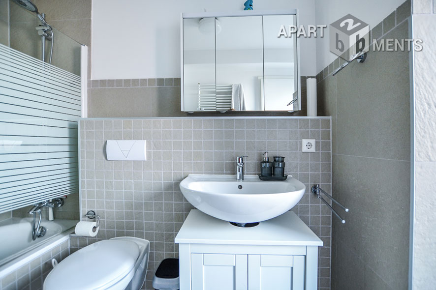 Furnished 4-room apartment with 2 bathrooms and balcony in Cologne-Nippes