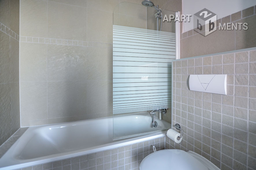 Furnished 4-room apartment with 2 bathrooms and balcony in Cologne-Nippes