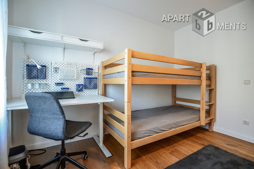 Furnished 4-room apartment with 2 bathrooms and balcony in Cologne-Nippes