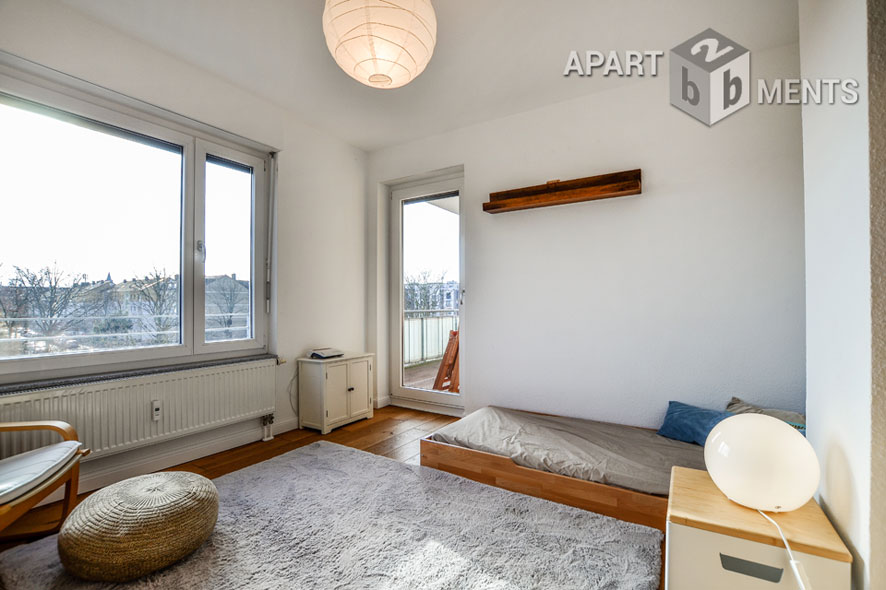 Furnished 4-room apartment with 2 bathrooms and balcony in Cologne-Nippes