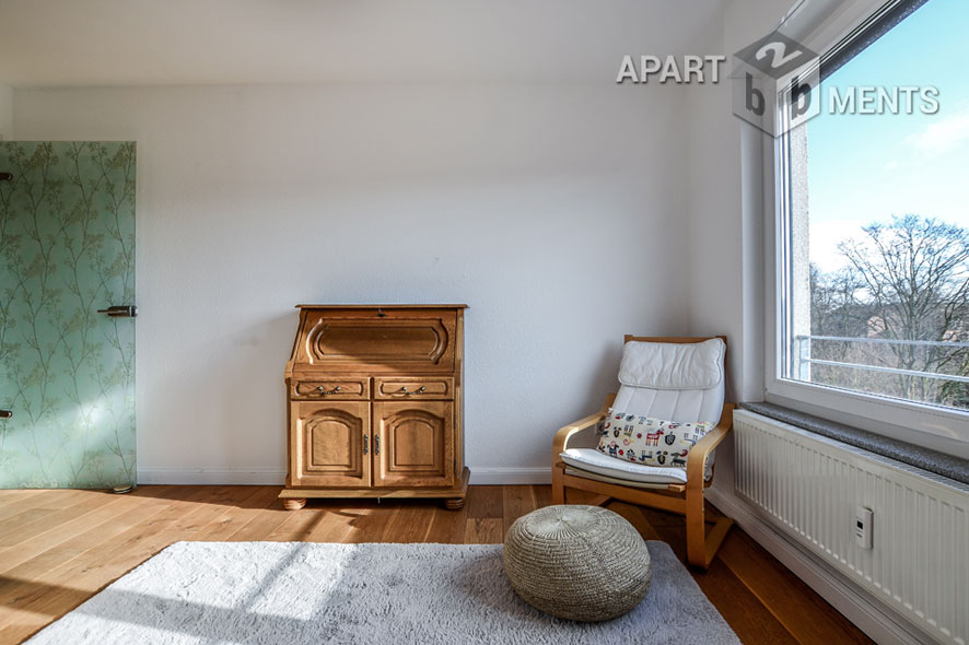 Furnished 4-room apartment with 2 bathrooms and balcony in Cologne-Nippes