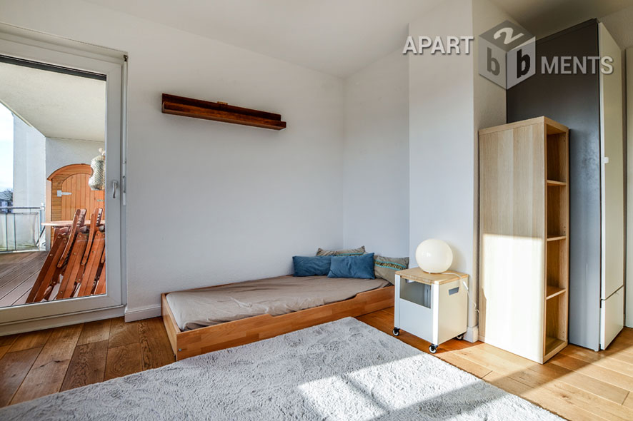 Furnished 4-room apartment with 2 bathrooms and balcony in Cologne-Nippes