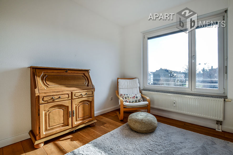 Furnished 4-room apartment with 2 bathrooms and balcony in Cologne-Nippes