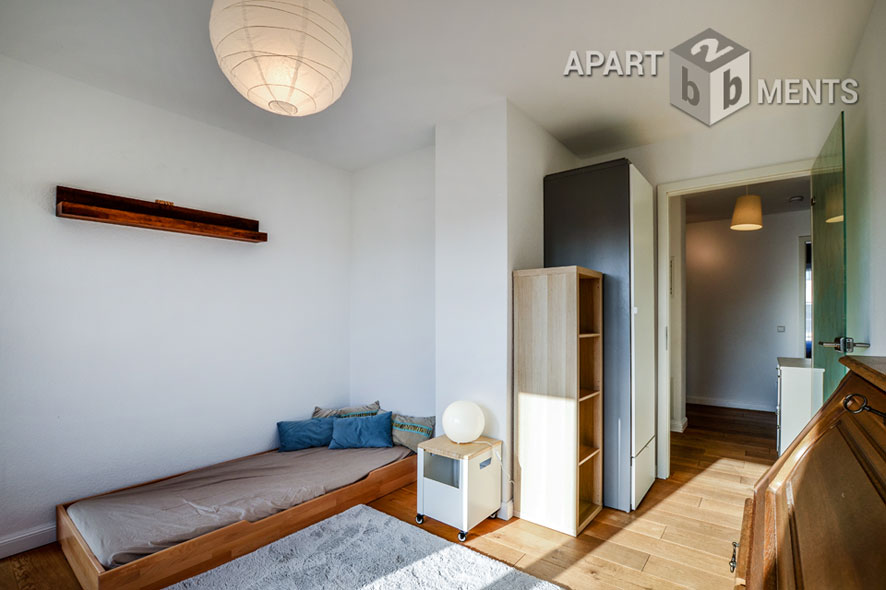 Furnished 4-room apartment with 2 bathrooms and balcony in Cologne-Nippes