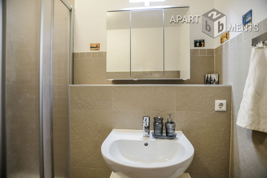 Furnished 4-room apartment with 2 bathrooms and balcony in Cologne-Nippes