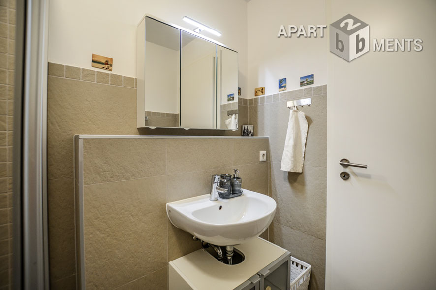 Furnished 4-room apartment with 2 bathrooms and balcony in Cologne-Nippes