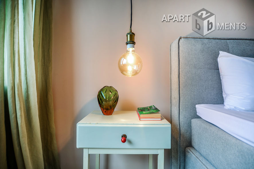 Möblierte 3-Zimmer-Wohnung mit Balkon mit Rheinblick in Köln-Mülheim