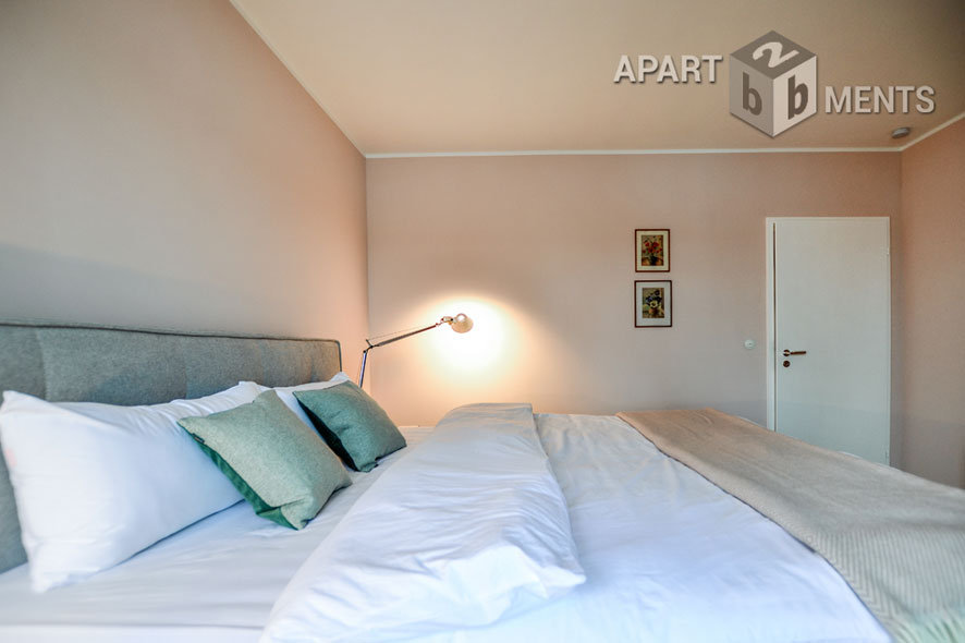 Möblierte 3-Zimmer-Wohnung mit Balkon mit Rheinblick in Köln-Mülheim