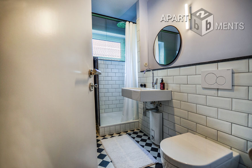 Möblierte 3-Zimmer-Wohnung mit Balkon mit Rheinblick in Köln-Mülheim