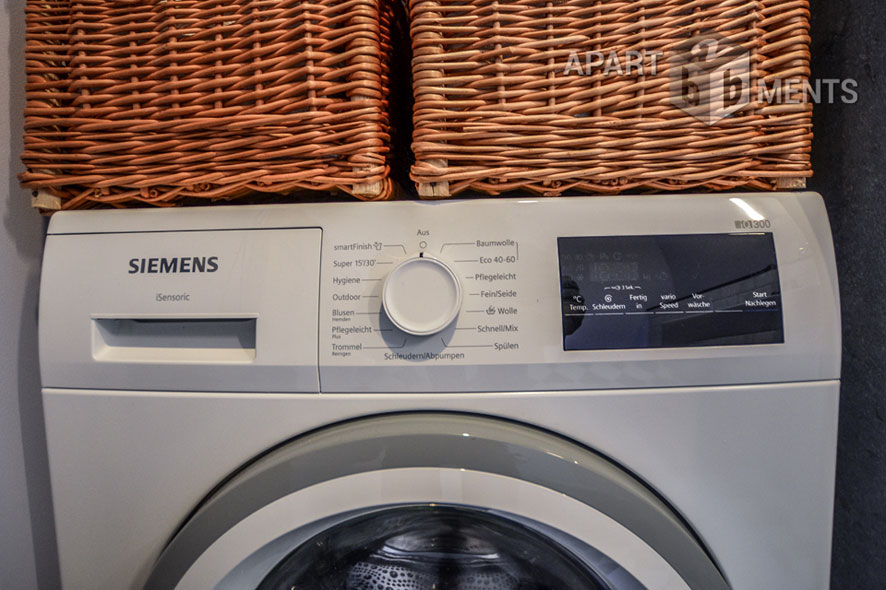 Möblierte 3-Zimmer-Wohnung mit Balkon mit Rheinblick in Köln-Mülheim