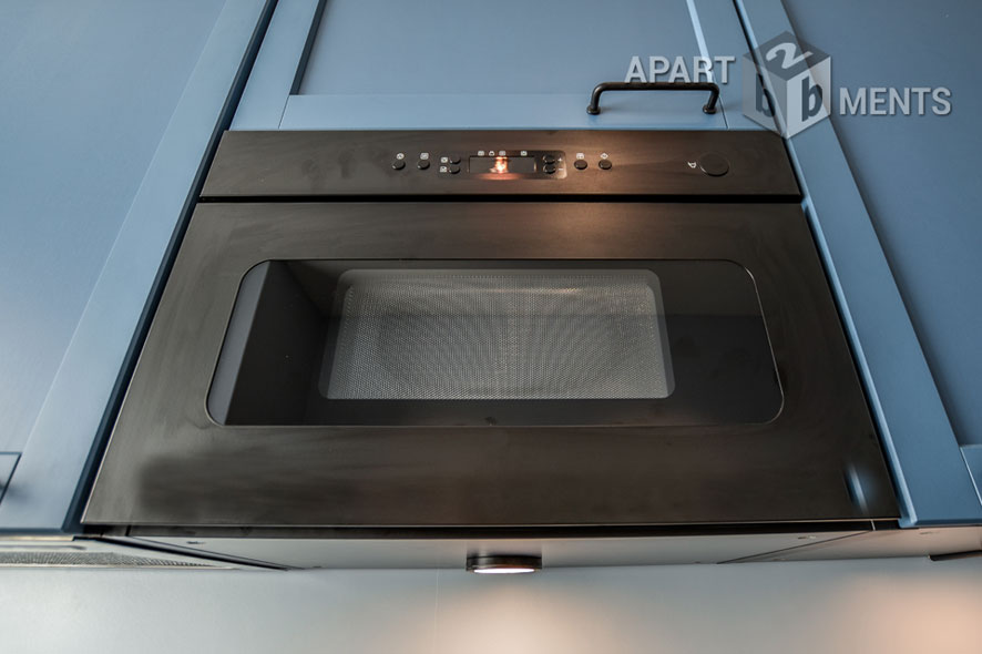 Klassisch möblierte 3-Zimmer-Wohnung mit Balkon in Köln-Sülz