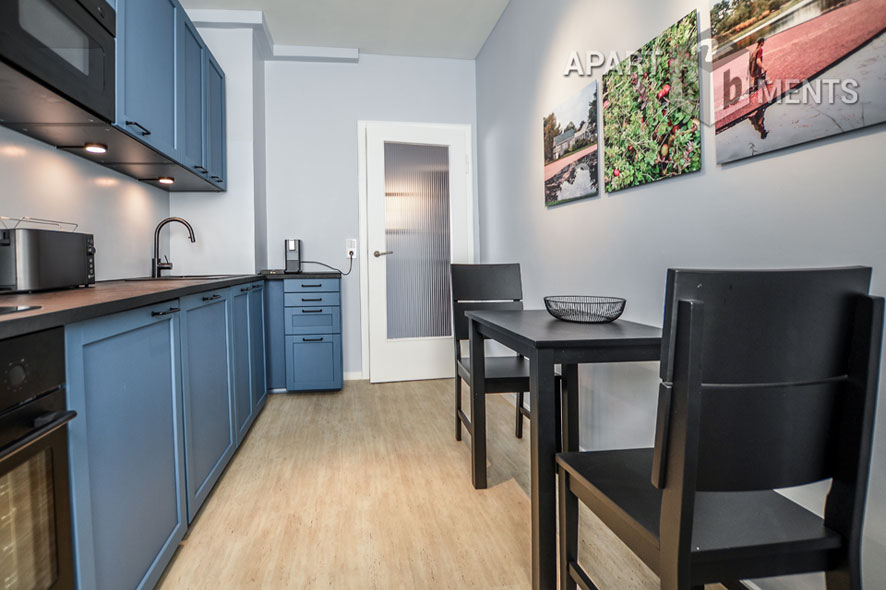 Klassisch möblierte 3-Zimmer-Wohnung mit Balkon in Köln-Sülz