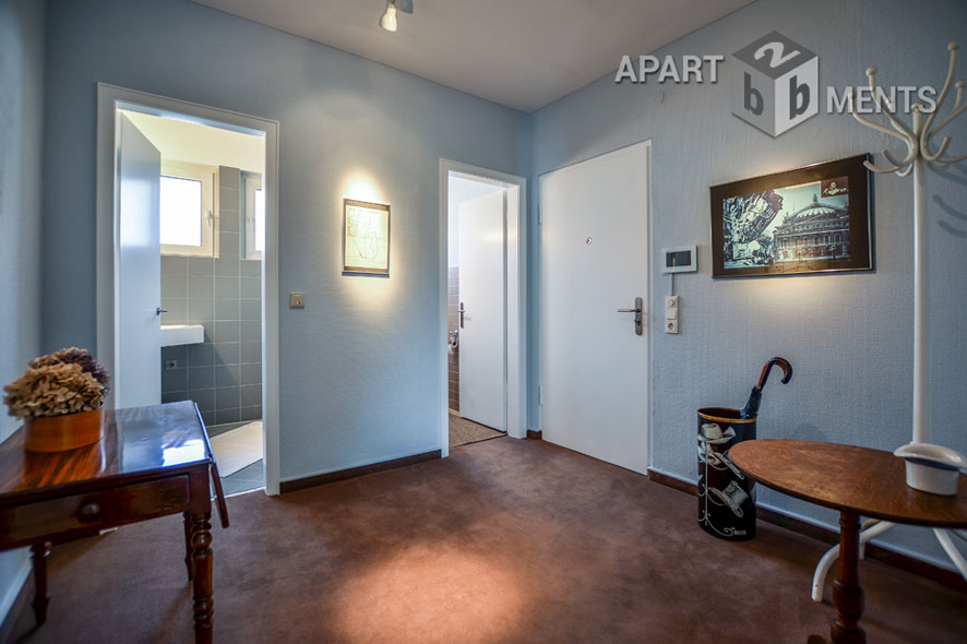 Klassisch möblierte 3-Zimmer-Wohnung mit Balkon in Köln-Sülz