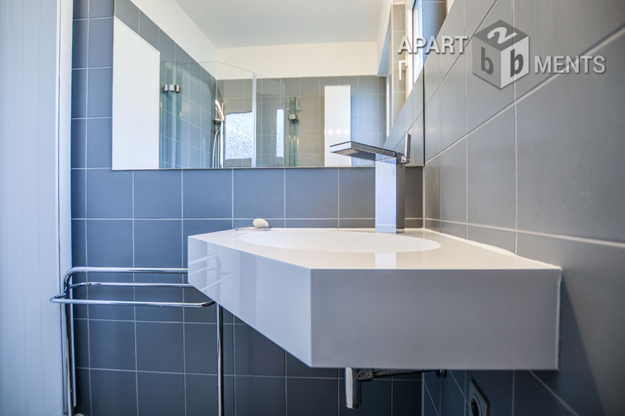 Klassisch möblierte 3-Zimmer-Wohnung mit Balkon in Köln-Sülz