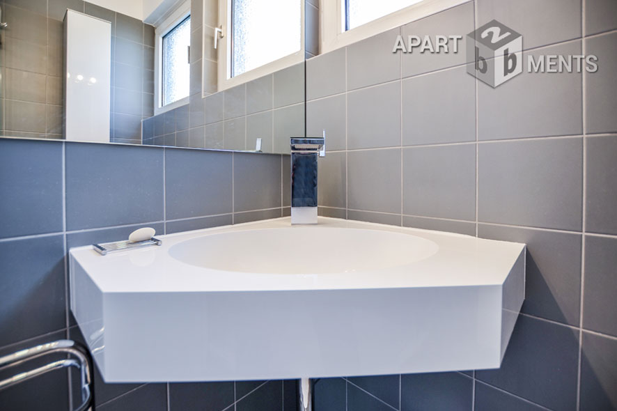 Klassisch möblierte 3-Zimmer-Wohnung mit Balkon in Köln-Sülz