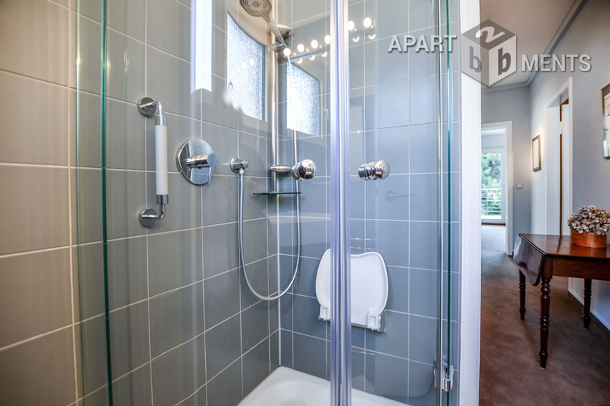 Klassisch möblierte 3-Zimmer-Wohnung mit Balkon in Köln-Sülz