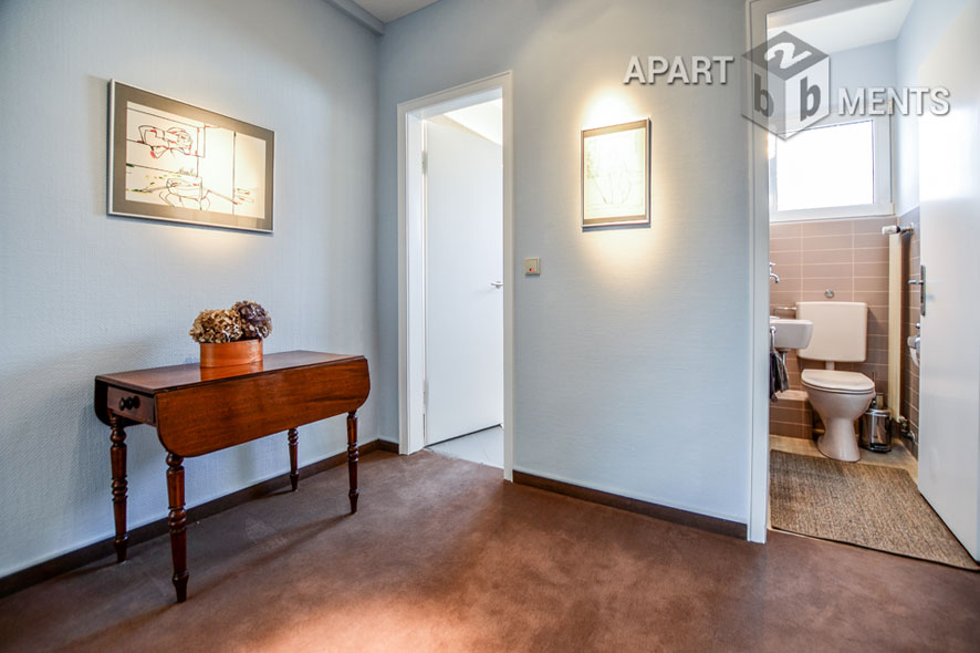 Klassisch möblierte 3-Zimmer-Wohnung mit Balkon in Köln-Sülz