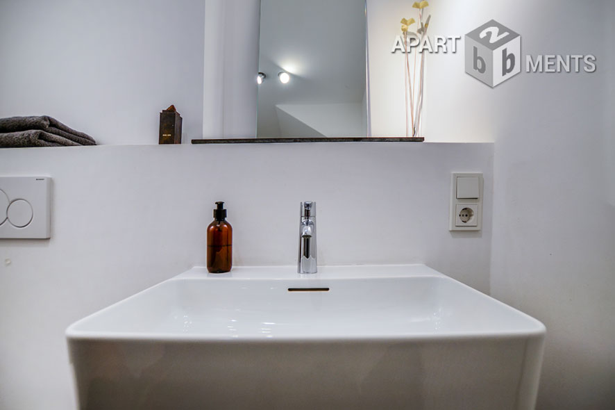 Stilvoll möblierte 2-Zimmer-Wohnung mit eigenem Eingang im Sechzigviertel in Köln-Nippes