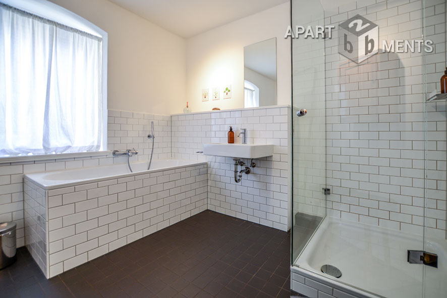 Möblierte Maisonette mit 2 Schlafzimmern und Dachterrasse in Köln-Nippes