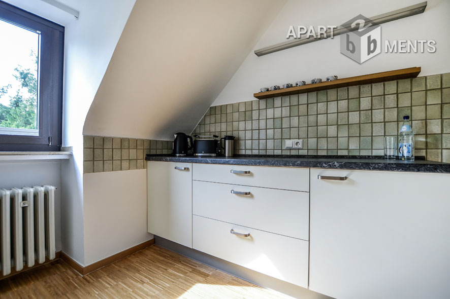 Möblierte 3-Zimmer-Wohnung mit Süd-Balkon in Köln-Marienburg