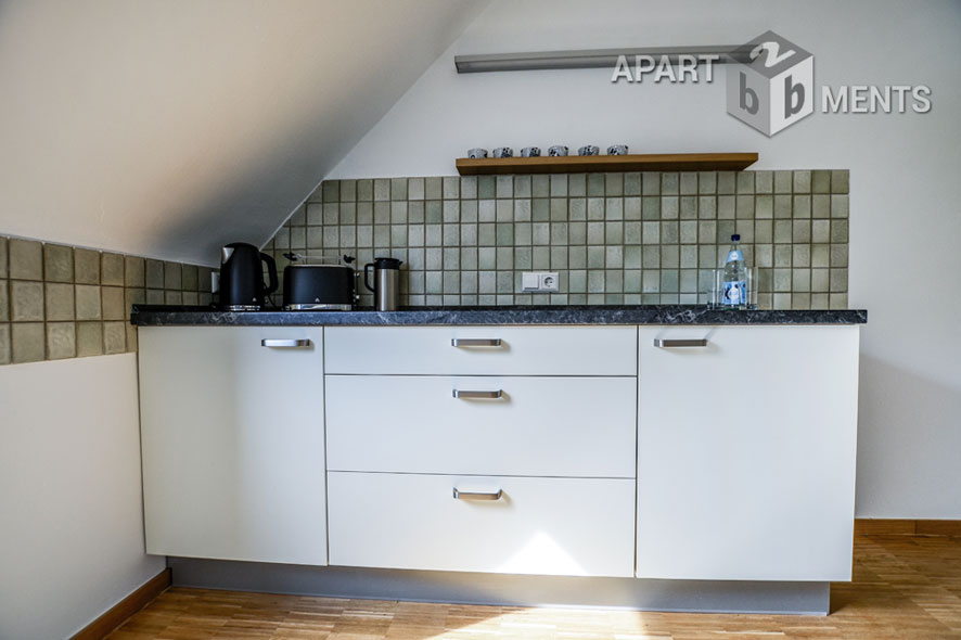 Möblierte 3-Zimmer-Wohnung mit Süd-Balkon in Köln-Marienburg