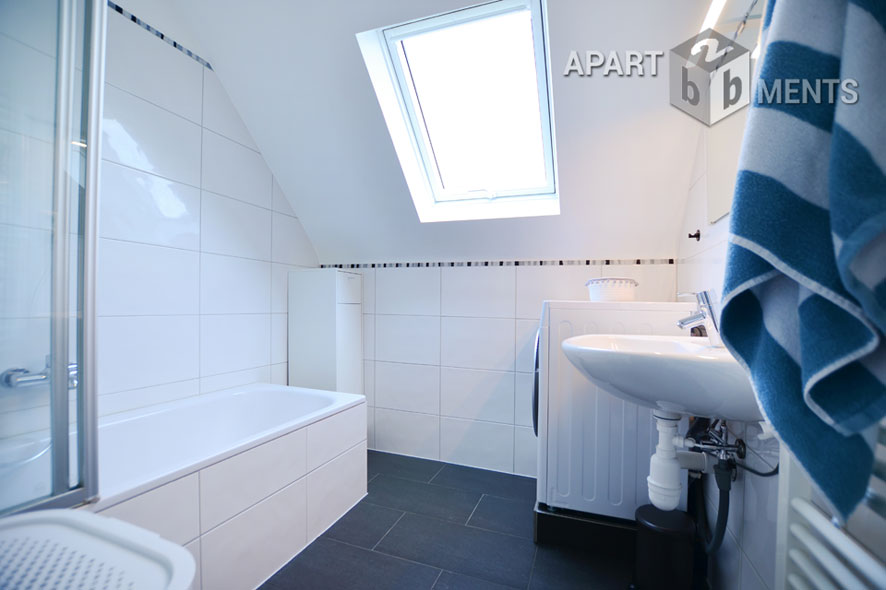 Möblierte 3-Zimmer-Wohnung mit Süd-Balkon in Köln-Marienburg