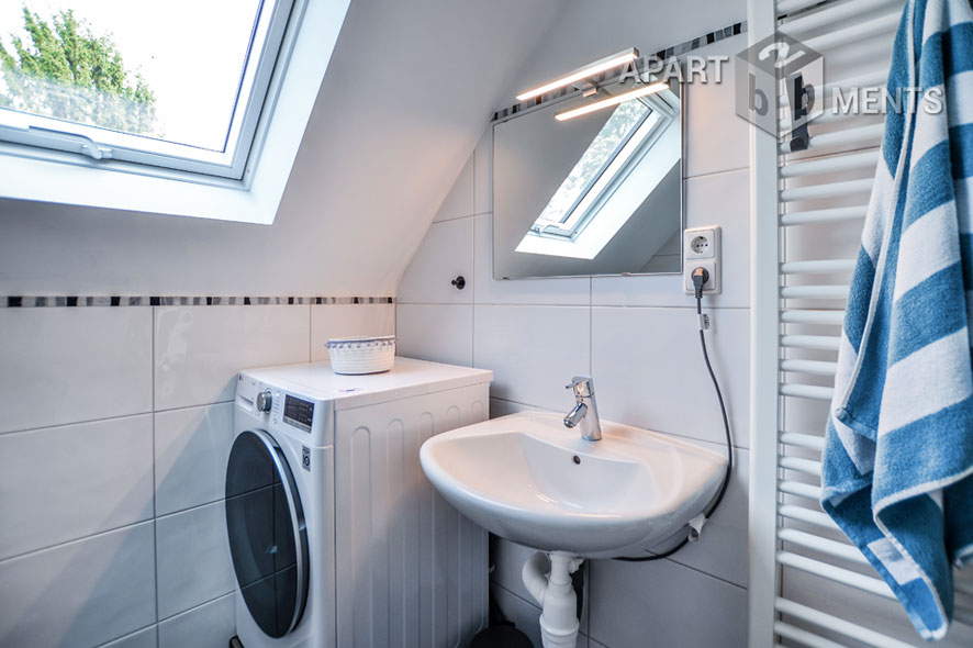 Möblierte 3-Zimmer-Wohnung mit Süd-Balkon in Köln-Marienburg