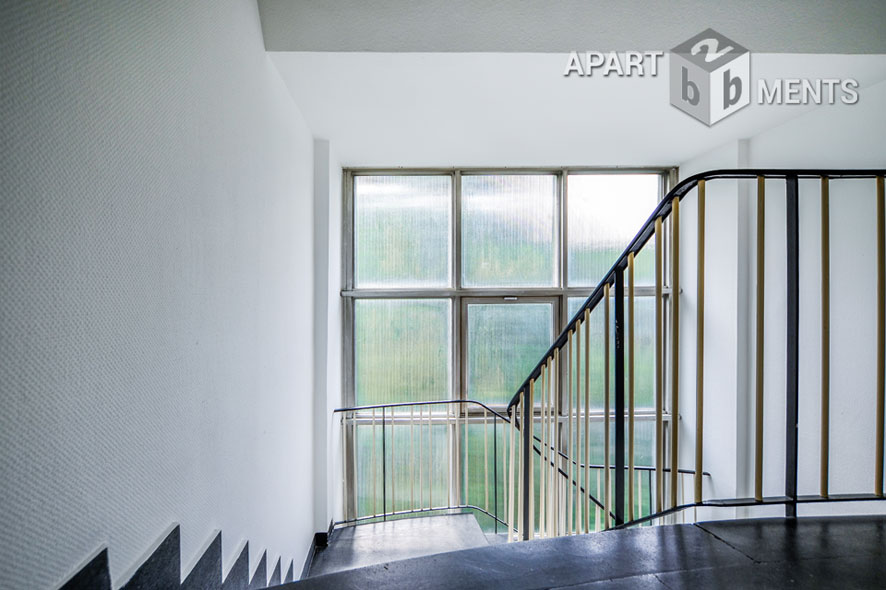 Möblierte 3-Zimmer-Wohnung mit Süd-Balkon in Köln-Marienburg