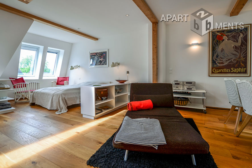 Erstklassig sanierte 1-Zimmer-Altbauwohnung mit sehr stilvoller moderner Möblierung