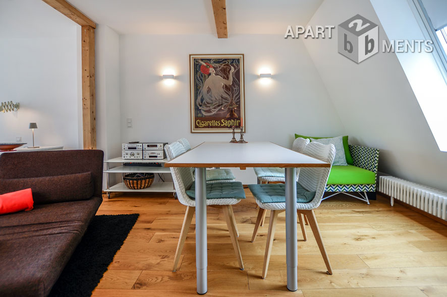 Erstklassig sanierte 1-Zimmer-Altbauwohnung mit sehr stilvoller moderner Möblierung