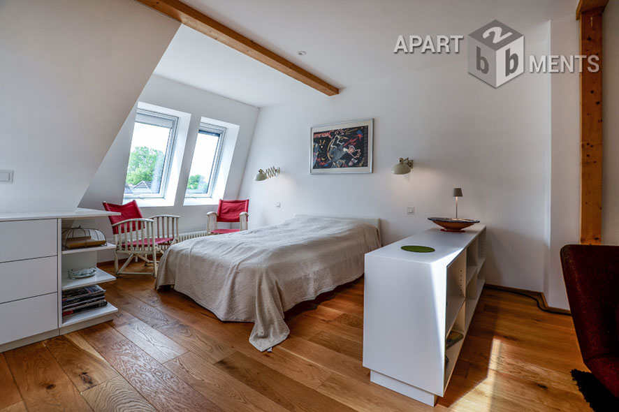 Erstklassig sanierte 1-Zimmer-Altbauwohnung mit sehr stilvoller moderner Möblierung