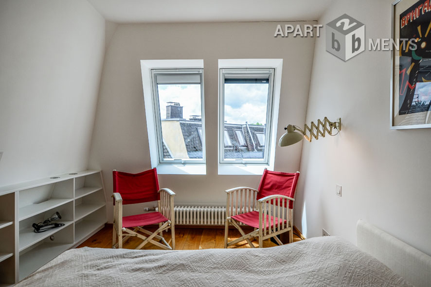 Erstklassig sanierte 1-Zimmer-Altbauwohnung mit sehr stilvoller moderner Möblierung