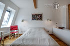 Erstklassig sanierte 1-Zimmer-Altbauwohnung mit sehr stilvoller moderner Möblierung