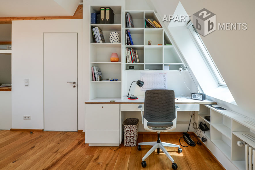 Erstklassig sanierte 1-Zimmer-Altbauwohnung mit sehr stilvoller moderner Möblierung