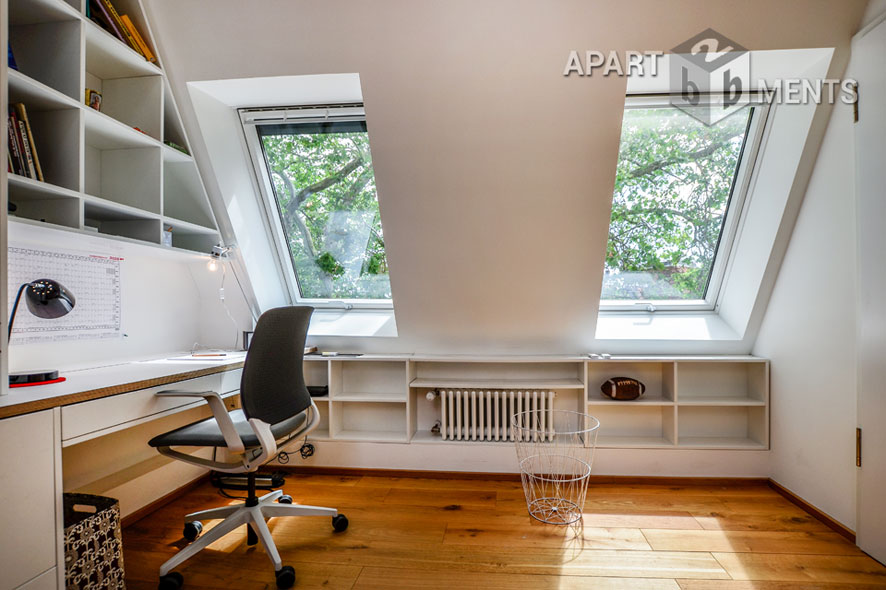 Erstklassig sanierte 1-Zimmer-Altbauwohnung mit sehr stilvoller moderner Möblierung