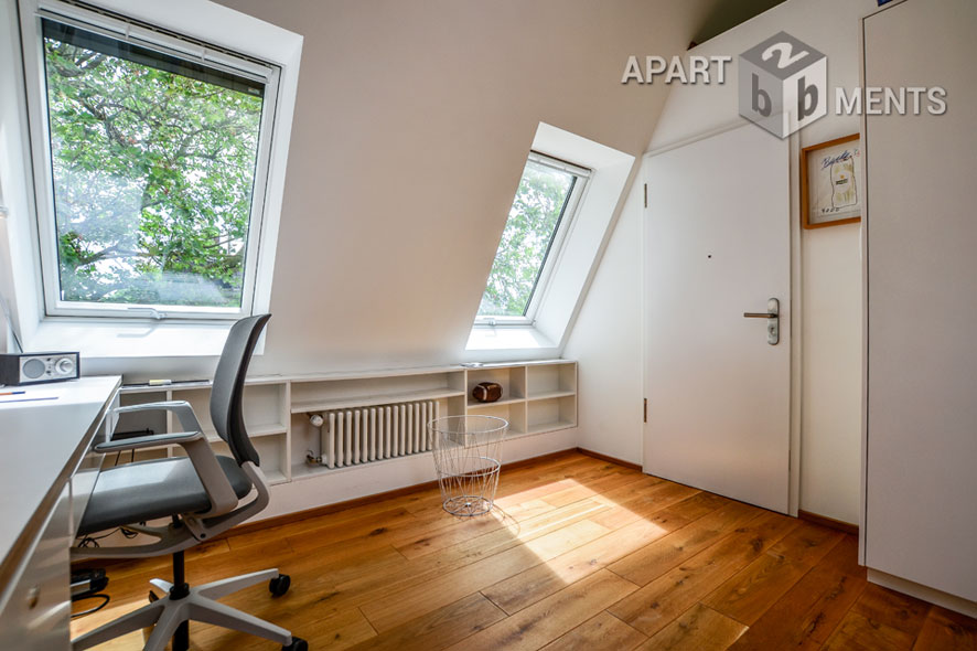 Erstklassig sanierte 1-Zimmer-Altbauwohnung mit sehr stilvoller moderner Möblierung