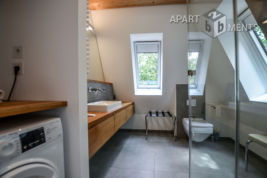 Erstklassig sanierte 1-Zimmer-Altbauwohnung mit sehr stilvoller moderner Möblierung