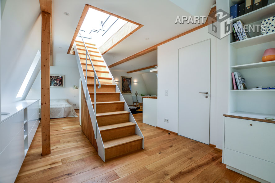 Erstklassig sanierte 1-Zimmer-Altbauwohnung mit sehr stilvoller moderner Möblierung