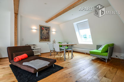 Erstklassig sanierte 1-Zimmer-Altbauwohnung mit sehr stilvoller moderner Möblierung