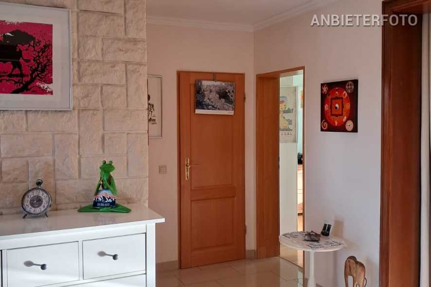 Furnished 2.5-bedroom apartment in Cologne-Bilderstöckchen with 2 balconies