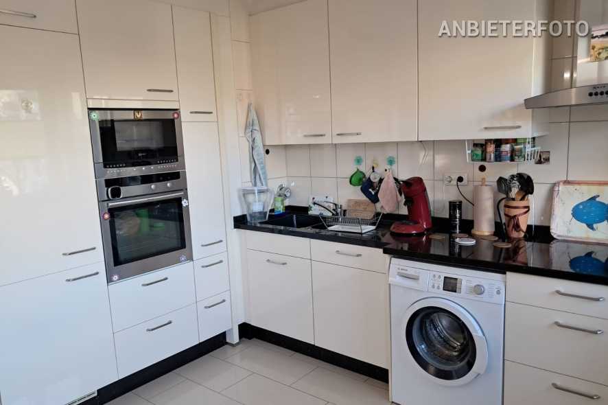 Furnished 2.5-bedroom apartment in Cologne-Bilderstöckchen with 2 balconies