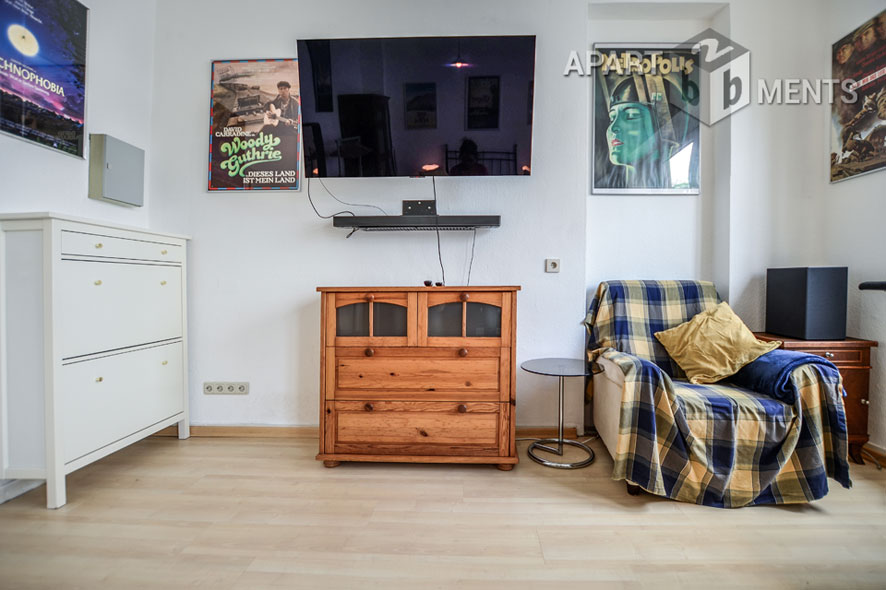 Möblierte und ruhige Studio-Altbauwohnung in Köln-Neuehrenfeld