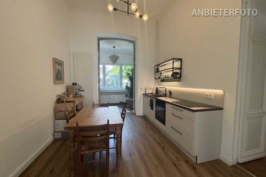 Modern möblierte 2-Zimmer-Wohnung mit Wintergarten in Köln Altstadt-Nord