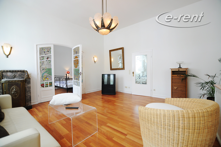 Elegant möblierte und geräumige Altbauwohnung in Düsseldorf-Derendorf