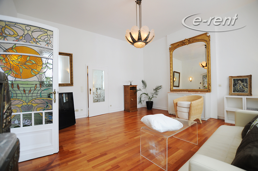 Elegant möblierte und geräumige Altbauwohnung in Düsseldorf-Derendorf