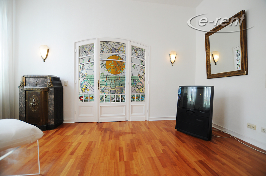 Elegant möblierte und geräumige Altbauwohnung in Düsseldorf-Derendorf